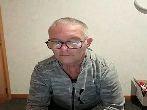 Snapshot of bigballnz chatting on December 1, 2025, 8:26 am bigballnz online show from December 1, 2025, 8:26 am