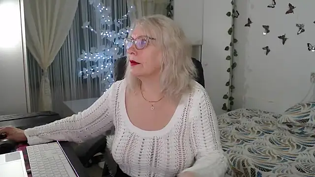 Snapshot of Ghertrude52 chatting on April 18, 2026, 4:04 am Ghertrude52 online show from April 18, 2026, 4:04 am