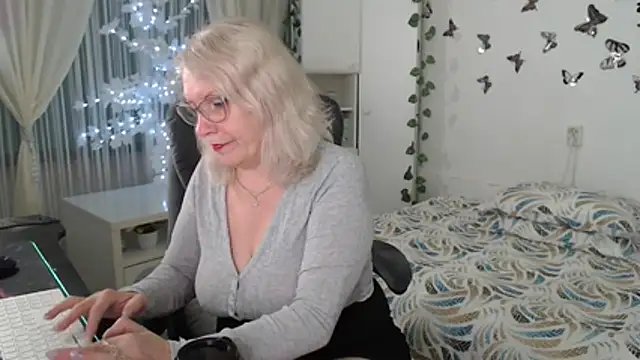 Snapshot of Ghertrude52 chatting on April 19, 2026, 4:02 am Ghertrude52 online show from April 19, 2026, 4:02 am