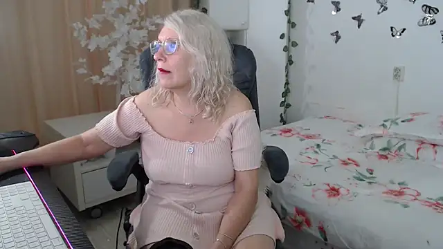 Snapshot of Ghertrude52 chatting on May 15, 2026, 4:10 am Ghertrude52 online show from May 15, 2026, 4:10 am