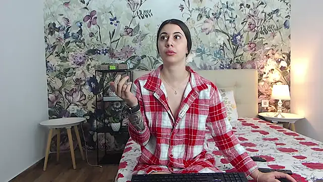 RoseDiamond06 online show from February 22, 2026, 1:19 am