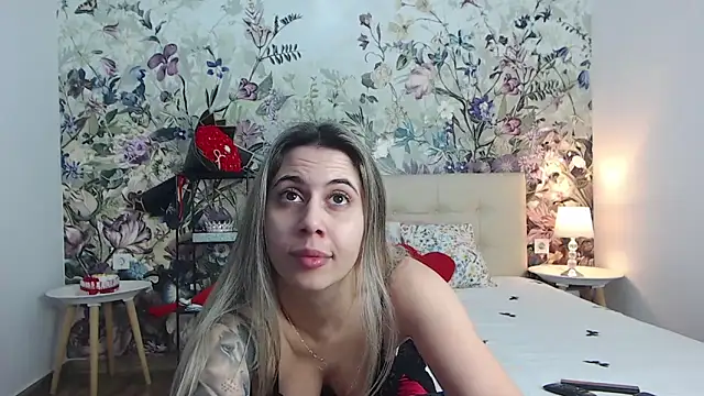 RoseDiamond06 online show from April 2, 2026, 9:32 pm