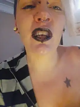 PinkTheHawk online show from October 16, 2025, 9:39 am