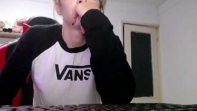 SexxyLety online show from September 24, 2025, 6:20 am