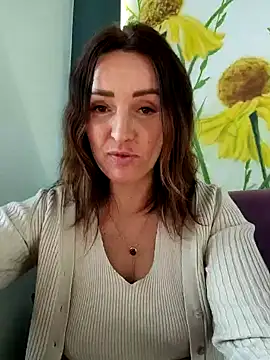 Snapshot of EvaXOAir chatting on February 26, 2025, 8:28 am EvaXOAir online show from February 26, 2025, 8:28 am