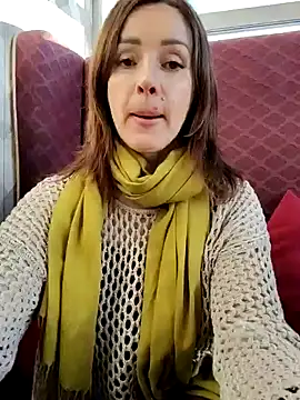 Snapshot of EvaXOAir chatting on January 6, 2025, 6:25 am EvaXOAir online show from January 6, 2025, 6:25 am