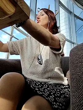 Snapshot of EvaXOAir chatting on October 1, 2025, 3:44 am EvaXOAir online show from October 1, 2025, 3:44 am