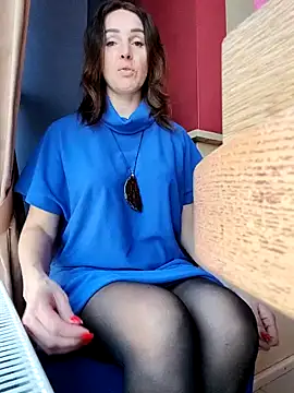 Snapshot of EvaXOAir chatting on February 24, 2025, 5:33 am EvaXOAir online show from February 24, 2025, 5:33 am