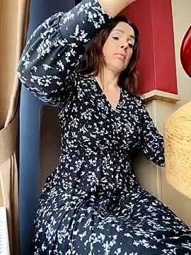 Snapshot of EvaXOAir chatting on February 15, 2025, 5:30 am EvaXOAir online show from February 15, 2025, 5:30 am