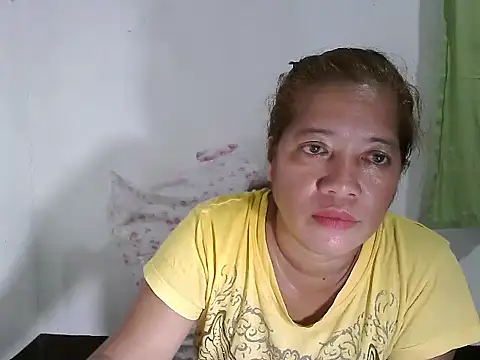 Snapshot of wethornypussy4u chatting on February 26, 2025, 12:09 am wethornypussy4u online show from February 26, 2025, 12:09 am