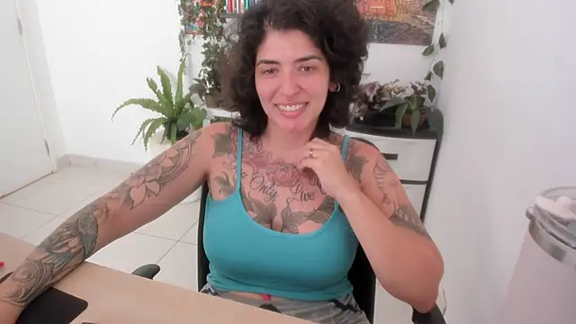 Snapshot of TaliMajesty chatting on October 7, 2025, 5:03 pm TaliMajesty online show from October 7, 2025, 5:03 pm