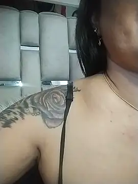 chelaqueen  online show from May 28, 2026, 8:48 pm