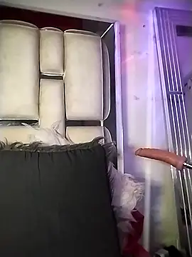 chelaqueen  online show from January 17, 2026, 3:10 am