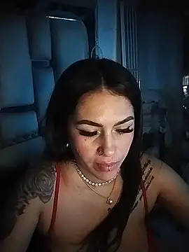 chelaqueen  online show from May 15, 2026, 11:14 pm
