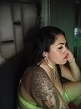 chelaqueen  online show from May 21, 2026, 11:24 pm
