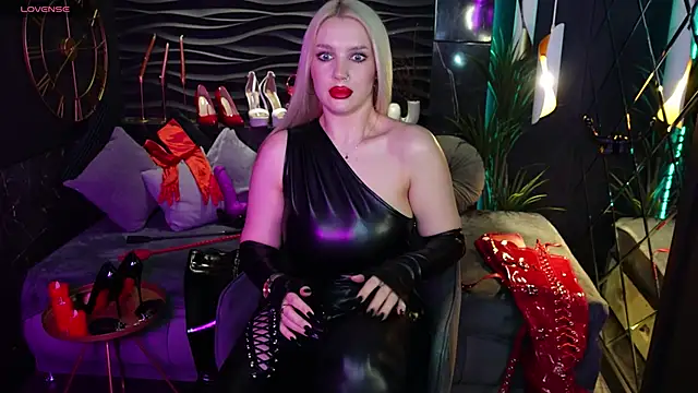 Snapshot of MistressDarsy chatting on February 26, 2025, 12:16 pm MistressDarsy online show from February 26, 2025, 12:16 pm