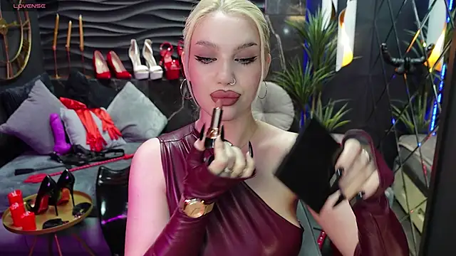 Snapshot of MistressDarsy chatting on February 23, 2025, 9:44 am MistressDarsy online show from February 23, 2025, 9:44 am