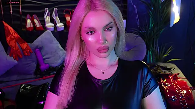 Snapshot of MistressDarsy chatting on March 19, 2025, 10:11 am MistressDarsy online show from March 19, 2025, 10:11 am