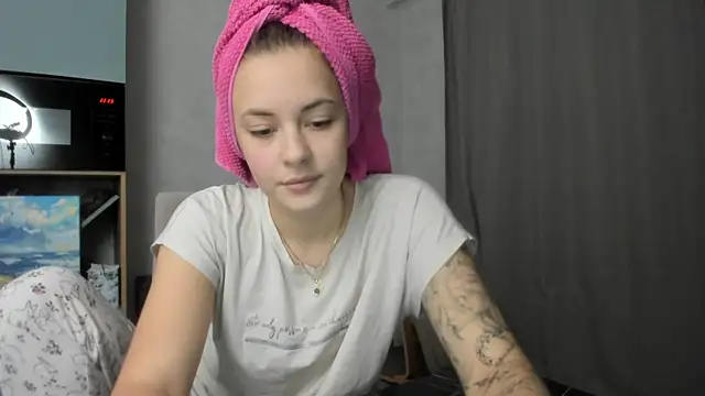 why again me online show from December 5, 2025, 7:23 pm