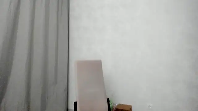 Snapshot of why_again_me chatting on February 25, 2026, 7:58 pm why again me online show from February 25, 2026, 7:58 pm