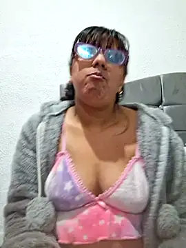Snapshot of ZaidaWet chatting on March 13, 2025, 1:40 pm ZaidaWet online show from March 13, 2025, 1:40 pm