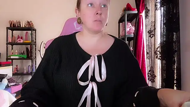 kisicaxx online show from December 19, 2025, 11:34 am