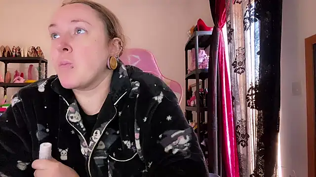 kisicaxx online show from January 12, 2026, 12:23 pm