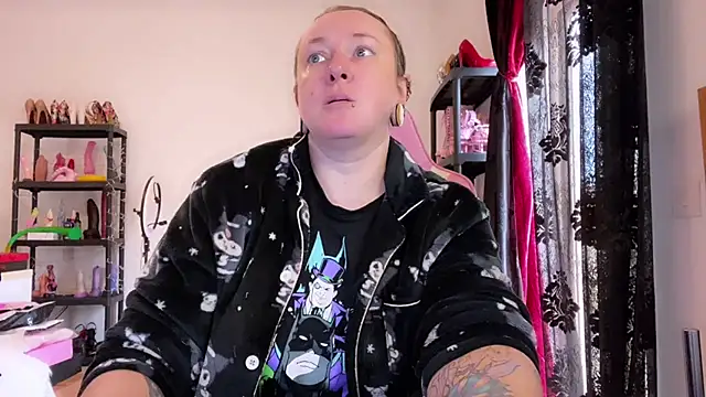 kisicaxx online show from December 5, 2025, 11:09 am