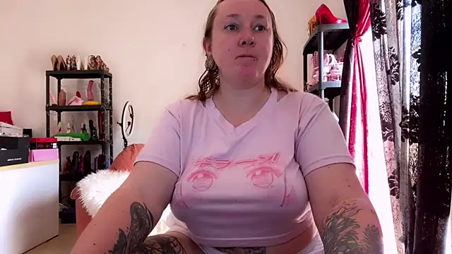 kisicaxx online show from May 12, 2026, 8:54 am