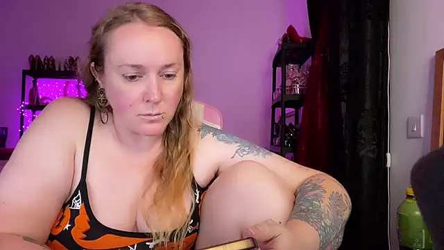 Snapshot of kisicaxx chatting on October 30, 2025, 8:50 pm kisicaxx online show from October 30, 2025, 8:50 pm