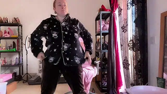 Snapshot of kisicaxx chatting on November 25, 2025, 6:36 am kisicaxx online show from November 25, 2025, 6:36 am