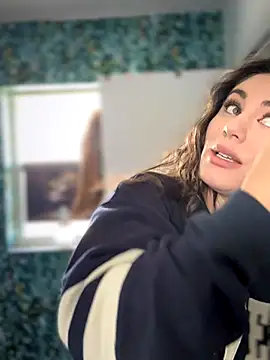 lovely beast online show from November 8, 2025, 5:27 pm