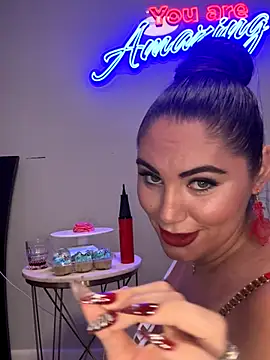 lovely beast online show from November 14, 2025, 6:33 pm