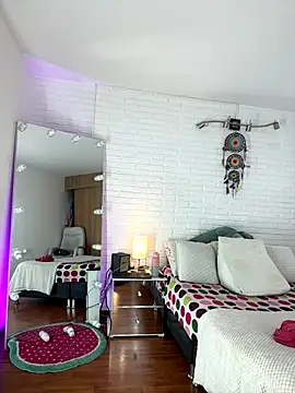 Snapshot of hollythomson chatting on October 3, 2025, 11:23 am hollythomson online show from October 3, 2025, 11:23 am