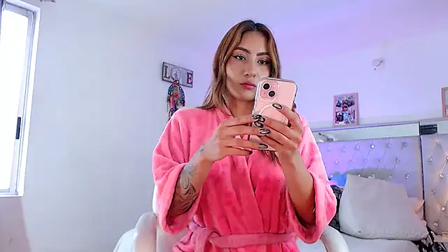 Snapshot of hollythomson chatting on January 24, 2025, 5:53 pm hollythomson online show from January 24, 2025, 5:53 pm