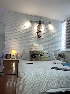 Snapshot of hollythomson chatting on February 6, 2026, 6:37 pm hollythomson online show from February 6, 2026, 6:37 pm