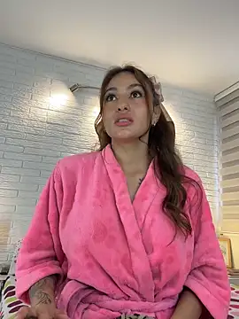 Snapshot of hollythomson chatting on September 30, 2025, 2:01 pm hollythomson online show from September 30, 2025, 2:01 pm