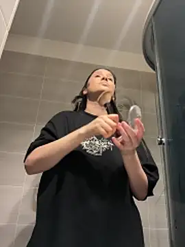 Snapshot of IrisBlues chatting on December 21, 2025, 5:03 pm IrisBlues online show from December 21, 2025, 5:03 pm