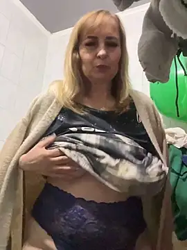 Snapshot of Irina2909@xh chatting on April 6, 2026, 11:28 pm Irina2909xh online show from April 6, 2026, 11:28 pm