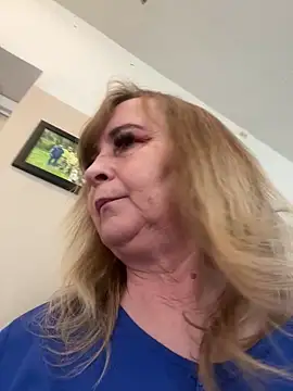 Snapshot of Irina2909@xh chatting on March 18, 2026, 11:02 am Irina2909xh online show from March 18, 2026, 11:02 am