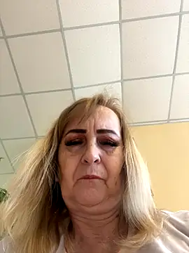 Snapshot of Irina2909@xh chatting on October 6, 2025, 9:21 am Irina2909xh online show from October 6, 2025, 9:21 am