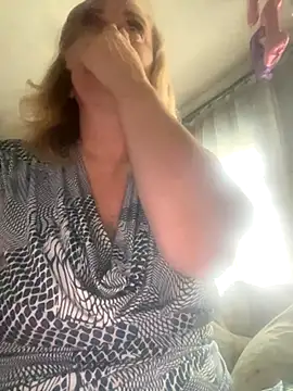 Snapshot of Irina2909@xh chatting on November 23, 2025, 8:35 am Irina2909xh online show from November 23, 2025, 8:35 am