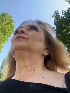 Irina2909xh online show from May 19, 2026, 12:23 pm