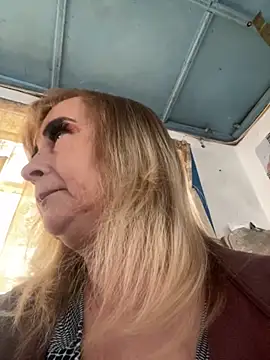 Snapshot of Irina2909@xh chatting on September 28, 2025, 8:32 am Irina2909xh online show from September 28, 2025, 8:32 am