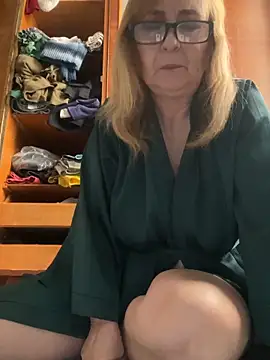 Snapshot of Irina2909@xh chatting on April 12, 2026, 9:01 am Irina2909xh online show from April 12, 2026, 9:01 am