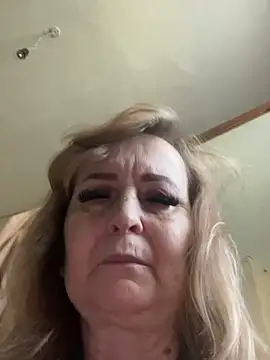 Irina2909xh online show from May 16, 2026, 12:04 pm