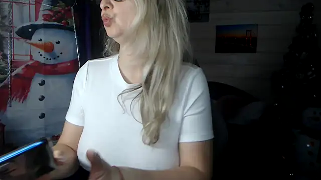 RubiLakros online show from January 12, 2026, 9:49 am