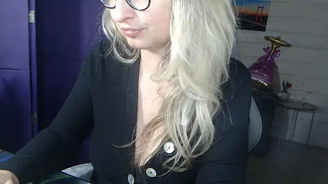 Snapshot of RubiLakros chatting on May 12, 2026, 7:53 pm RubiLakros online show from May 12, 2026, 7:53 pm