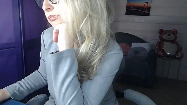 Snapshot of RubiLakros chatting on April 27, 2026, 1:42 pm RubiLakros online show from April 27, 2026, 1:42 pm