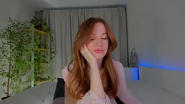 Snapshot of Masha_01 chatting on October 12, 2025, 1:12 pm Masha 01 online show from October 12, 2025, 1:12 pm